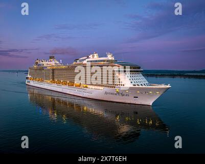 Southampton, Großbritannien - 12. Mai 2024 Royal Caribbean Cruise Ship Anthem of the Seas kommt im Hafen an Stockfoto