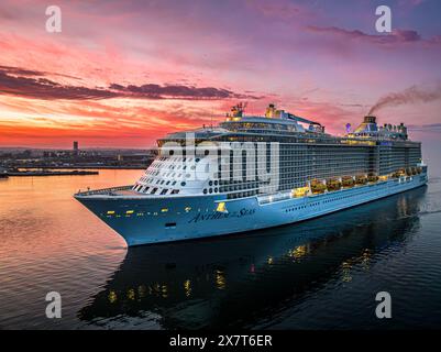 Southampton, Großbritannien - 12. Mai 2024 Royal Caribbean Cruise Ship Anthem of the Seas kommt im Hafen an Stockfoto