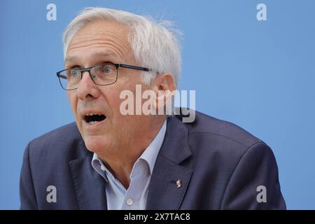 Prof. Dr. Clemens Arzt, Professor für Staats- und Verwaltungsrecht mit Schwerpunkt Polizei- und Versammlungsrecht an der HWR Berlin, Deutschland, Berlin, Bundespressekonferenz, Thema: Proteste an Hochschulen gegen den Krieg in Gaza *** Prof. Dr. Clemens Arzt, Professor für Verfassungs- und Verwaltungsrecht mit Schwerpunkt Polizei- und Versammlungsrecht an der HWR Berlin, Deutschland, Berlin, Bundespressekonferenz, Thema Stockfoto