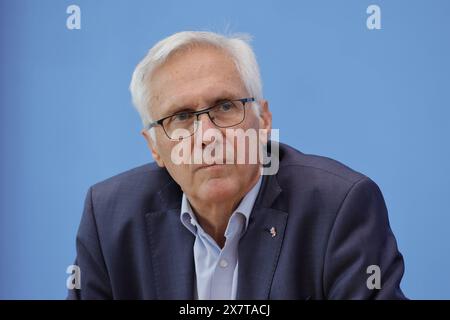 Prof. Dr. Clemens Arzt, Professor für Staats- und Verwaltungsrecht mit Schwerpunkt Polizei- und Versammlungsrecht an der HWR Berlin, Deutschland, Berlin, Bundespressekonferenz, Thema: Proteste an Hochschulen gegen den Krieg in Gaza *** Prof. Dr. Clemens Arzt, Professor für Verfassungs- und Verwaltungsrecht mit Schwerpunkt Polizei- und Versammlungsrecht an der HWR Berlin, Deutschland, Berlin, Bundespressekonferenz, Thema Stockfoto