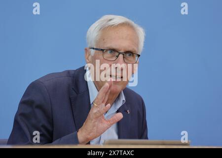 Prof. Dr. Clemens Arzt, Professor für Staats- und Verwaltungsrecht mit Schwerpunkt Polizei- und Versammlungsrecht an der HWR Berlin, Deutschland, Berlin, Bundespressekonferenz, Thema: Proteste an Hochschulen gegen den Krieg in Gaza *** Prof. Dr. Clemens Arzt, Professor für Verfassungs- und Verwaltungsrecht mit Schwerpunkt Polizei- und Versammlungsrecht an der HWR Berlin, Deutschland, Berlin, Bundespressekonferenz, Thema Stockfoto