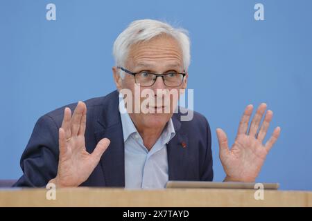 Prof. Dr. Clemens Arzt, Professor für Staats- und Verwaltungsrecht mit Schwerpunkt Polizei- und Versammlungsrecht an der HWR Berlin, Deutschland, Berlin, Bundespressekonferenz, Thema: Proteste an Hochschulen gegen den Krieg in Gaza *** Prof. Dr. Clemens Arzt, Professor für Verfassungs- und Verwaltungsrecht mit Schwerpunkt Polizei- und Versammlungsrecht an der HWR Berlin, Deutschland, Berlin, Bundespressekonferenz, Thema Stockfoto