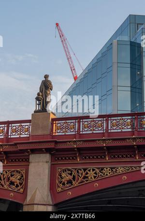 Bau-, Restaurierungs- und Sanierungsarbeiten rund um das Holborn-Viadukt in London, England, Großbritannien Stockfoto