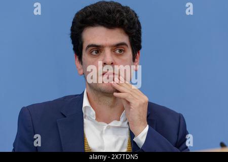 Versammlungsrecht deckt Hochschulprotest gegen Gaza-Krieg 2024 2011-05-21 Deutschland, Berlin - Bundespressekonferenz zu den Protesten an Hochschulen gegen den Krieg in Gaza. Im Bild Prof. Michael Barenboim, Professor für Ensemblespiel und Violine an der Barenboim-Said Akademie. *** Versammlungsrecht umfasst Protest der Universität gegen den Gaza-Krieg 2024 05 21 Deutschland, Berlin Bundespressekonferenz zu den Protesten an Universitäten gegen den Gaza-Krieg im Bild Prof. Michael Barenboim, Professor für Ensemblespiel und Violine an der Barenboim Said Akademie Stockfoto