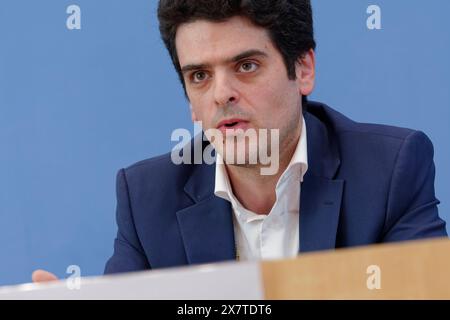 Versammlungsrecht deckt Hochschulprotest gegen Gaza-Krieg 2024 2011-05-21 Deutschland, Berlin - Bundespressekonferenz zu den Protesten an Hochschulen gegen den Krieg in Gaza. Im Bild Prof. Michael Barenboim, Professor für Ensemblespiel und Violine an der Barenboim-Said Akademie. *** Versammlungsrecht umfasst Protest der Universität gegen den Gaza-Krieg 2024 05 21 Deutschland, Berlin Bundespressekonferenz zu den Protesten an Universitäten gegen den Gaza-Krieg im Bild Prof. Michael Barenboim, Professor für Ensemblespiel und Violine an der Barenboim Said Akademie Stockfoto