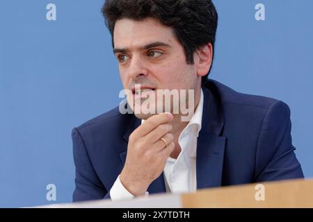 Versammlungsrecht deckt Hochschulprotest gegen Gaza-Krieg 2024 2011-05-21 Deutschland, Berlin - Bundespressekonferenz zu den Protesten an Hochschulen gegen den Krieg in Gaza. Im Bild Prof. Michael Barenboim, Professor für Ensemblespiel und Violine an der Barenboim-Said Akademie. *** Versammlungsrecht umfasst Protest der Universität gegen den Gaza-Krieg 2024 05 21 Deutschland, Berlin Bundespressekonferenz zu den Protesten an Universitäten gegen den Gaza-Krieg im Bild Prof. Michael Barenboim, Professor für Ensemblespiel und Violine an der Barenboim Said Akademie Stockfoto