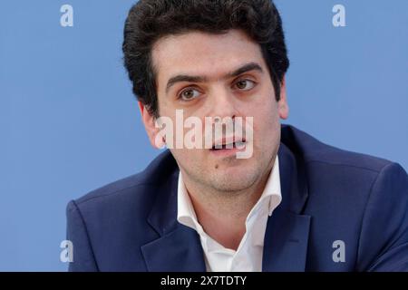 Versammlungsrecht deckt Hochschulprotest gegen Gaza-Krieg 2024 2011-05-21 Deutschland, Berlin - Bundespressekonferenz zu den Protesten an Hochschulen gegen den Krieg in Gaza. Im Bild Prof. Michael Barenboim, Professor für Ensemblespiel und Violine an der Barenboim-Said Akademie. *** Versammlungsrecht umfasst Protest der Universität gegen den Gaza-Krieg 2024 05 21 Deutschland, Berlin Bundespressekonferenz zu den Protesten an Universitäten gegen den Gaza-Krieg im Bild Prof. Michael Barenboim, Professor für Ensemblespiel und Violine an der Barenboim Said Akademie Stockfoto