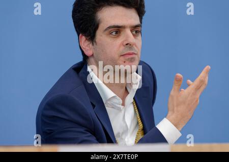 Versammlungsrecht deckt Hochschulprotest gegen Gaza-Krieg 2024 2011-05-21 Deutschland, Berlin - Bundespressekonferenz zu den Protesten an Hochschulen gegen den Krieg in Gaza. Im Bild Prof. Michael Barenboim, Professor für Ensemblespiel und Violine an der Barenboim-Said Akademie. *** Versammlungsrecht umfasst Protest der Universität gegen den Gaza-Krieg 2024 05 21 Deutschland, Berlin Bundespressekonferenz zu den Protesten an Universitäten gegen den Gaza-Krieg im Bild Prof. Michael Barenboim, Professor für Ensemblespiel und Violine an der Barenboim Said Akademie Stockfoto