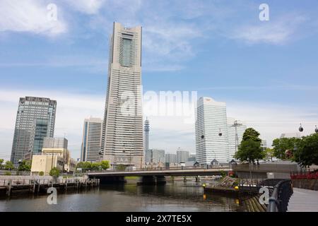 Yokohama, Japan. Mai 2024. Blick auf den Yokohama Wahrzeichen Turm vom Ooka River. (Credit Image: © Stanislav Kogiku/SOPA Images via ZUMA Press Wire) NUR REDAKTIONELLE VERWENDUNG! Nicht für kommerzielle ZWECKE! Stockfoto