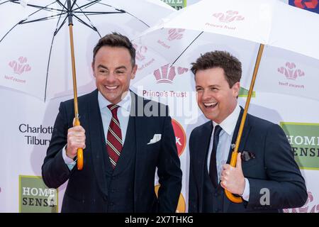 London, Großbritannien. 21. Mai 2024. Anthony McPartlin und Declan Donnelly (Ant und Dec) kommen für den Prince’s Trust und den TK Maxx & Homesense Award im Theatre Royal Drury Lane an. Die Auszeichnung ehrt und würdigt die Erfolge derjenigen, die vom Trust unterstützt wurden, und derjenigen, die sie unterstützen, in Großbritannien und auf der ganzen Welt. Die Zeremonie, die jetzt in ihrem 20. Jahr stattfindet, beleuchtet die inspirierenden Geschichten junger Menschen, Freiwilliger und derer, die ihre breiteren Gemeinschaften unterstützen. Im nächsten Jahr werden die Preise zu den King’s Trust Awards. Quelle: Stephen Chung / Alamy Live News Stockfoto