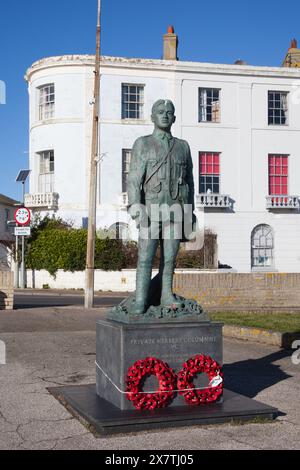 Eine Statue des privaten Herbert Columbine in Walton, Essex, Großbritannien Stockfoto