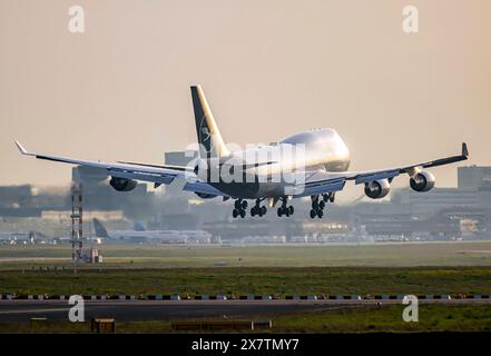 Flugzeug im Landeanflug, Flughafen Frankfurt, Fraport. REGISTRIERUNG: D-ABVZ, LUFTHANSA, BOEING 747-400. // 01.05.2024: Frankfurt am Main, Hessen, Deu Stockfoto