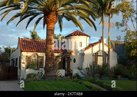 Bungalowhaus im spanischen Stil in Los Angeles, Kalifornien Stockfoto