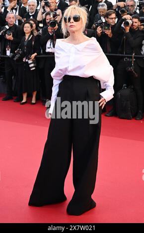 Cannes, Frankreich. Mai 2024. Die französische Schauspielerin Emmanuel Beart nimmt am Dienstag, den 21. Mai 2024, bei der Premiere von Marcello Mio bei den 77. Filmfestspielen in Cannes Teil. Foto: Rune Hellestad/ Credit: UPI/Alamy Live News Stockfoto