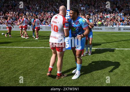 Doncaster, England - 18. Mai 2024: George King (10) von Hull Kingston Rovers und Patrick Mago von Wigan Warriors. Rugby League Betfred Men's Challenge Cup Halbfinale, Hull Kingston Rovers gegen Wigan Warriors im Eco Power Stadium, Doncaster, UK Dean Williams Stockfoto