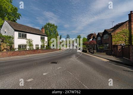 Prestbury Village von der Chelford Road aus gesehen Stockfoto