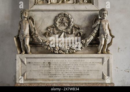 Denkmal für den Architekten Luigi Canonica von Raffaele Monti, im Eingang zum Ehrenhof des Palazzo Brera, Mailand, Lombardei, Italien Stockfoto