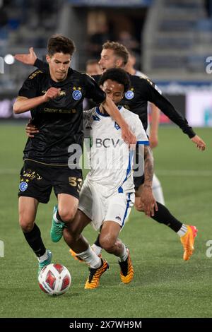 Lausanne, Schweiz. 21. Mai 2024: Tim Meyer (Mittelfeldspieler) vom Grasshopper Club Zürich #53 kämpft um den Ball, als Chris Kablan (Verteidiger) vom FC Lausanne-Sport #20 ihn beim FC Lausanne Sport gegen Grasshopper Club Zürich im Tuiliere Stadion in Lausanne angreifen wird. Quelle: Patrick Dancel/Alamy Live News Stockfoto