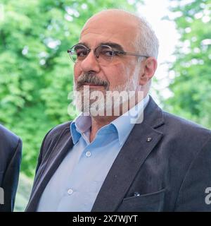 20240521 PK anl. Der Saisoneroeffnung Theater im Park WIEN, OESTERREICH - 21. MAI: Kabarettist, Schauspieler, Autor und Veranstalter Michael Niavarani waehrend der Pressekonferenz anlaesslich der -Theater im Park- Saisoneroeffnung 2024 am Belvedere am 21. MAI. Mai 2024 in Wien, Oesterreich. 240521 SEPA 17 004 Copyright: XIsabellexOuvrardx SEPAxMedia Stockfoto