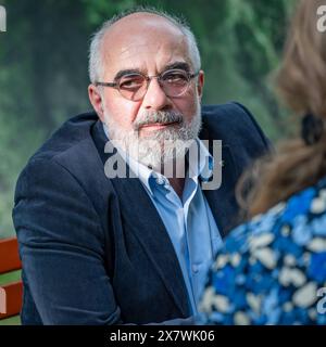 20240521 PK anl. Der Saisoneroeffnung Theater im Park WIEN, OESTERREICH - 21. MAI: Kabarettist, Schauspieler, Autor und Veranstalter Michael Niavarani waehrend der Pressekonferenz anlaesslich der -Theater im Park- Saisoneroeffnung 2024 am Belvedere am 21. MAI. Mai 2024 in Wien, Oesterreich. 240521 SEPA 17 015 Copyright: XIsabellexOuvrardx SEPAxMedia Stockfoto