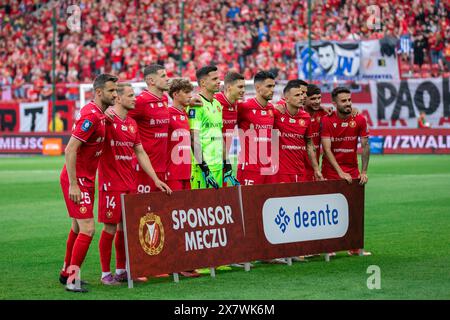 Lodz, Polen. Mai 2024. Das Team von Widzew posiert für ein Gruppenfoto während des Polnischen PKO Ekstraklasa League-Spiels zwischen Widzew Lodz und Lech Poznan im Widzew Lodz Municipal Stadium. Endergebnis: Widzew Lodz 1:1 Lech Poznan. (Foto: Mikolaj Barbanell/SOPA Images/SIPA USA) Credit: SIPA USA/Alamy Live News Stockfoto