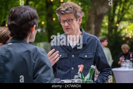 20240521 PK anl. Der Saisoneroeffnung Theater im Park WIEN, OESTERREICH - 21. MAI: Saenger, Songwriter, Musikproduzent und Gitarrist Norbert Schneider waehrend der Pressekonferenz anlaesslich der -Theater im Park- Saisoneroeffnung 2024 am Belvedere am 21. MAI. Mai 2024 in Wien, Oesterreich. 240521 SEPA 17 027 Copyright: XIsabellexOuvrardx SEPAxMedia Stockfoto