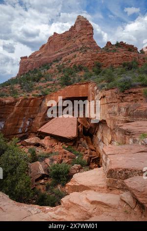 Sinkhole und dramatischer Himmel in Devil's Kitchen Stockfoto