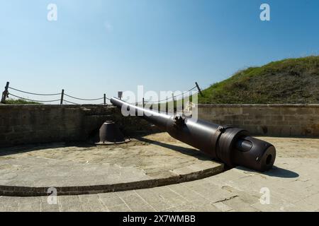 Canakkale, Türkei - 18. März 2024: Foto einer Kanone aus dem Gallipoli-Krieg bei der Ertugrul-Bastion auf der Halbinsel Gallipoli Stockfoto