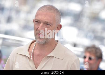 Cannes, Frankreich. Mai 2024. Vincent Casse hält am Dienstag, den 21. Mai 2024 in Cannes den Fotocall „die Grabtucher“ (Les Linceuls) beim 77. Jährlichen Filmfestival in Cannes, Foto: Rocco Spaziani/UPI Credit: UPI/Alamy Live News Stockfoto