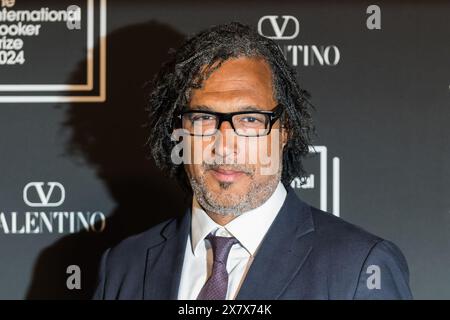 London, Großbritannien. Mai 2024. LONDON, VEREINIGTES KÖNIGREICH - 21. MAI 2024: David Olusoga nimmt am 21. Mai 2024 an der offiziellen Gewinnerzeremonie des International Booker Prize 2024 im Tate Modern in London Teil. Der International Booker Prize wird jährlich für das beste Einzelwerk aus aller Welt verliehen, das ins Englische übersetzt und in Großbritannien und Irland veröffentlicht wurde. (Foto: Wiktor Szymanowicz/NurPhoto) Credit: NurPhoto SRL/Alamy Live News Stockfoto