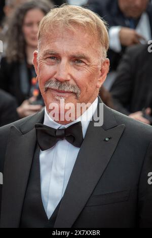 Kevin Costner nimmt am Roten Teppich „Horizon: An American Saga“ beim 77. Jährlichen Filmfestival in Cannes im Palais des Festivals Teil. Stockfoto