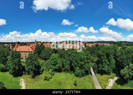 Blick aus der Vogelperspektive auf Lauf an der Pegnitz mit Blick auf die historische Altstadt. Lauf an der Pegnitz, Mittelfranken, Bayern, Deutschland, Europa Stockfoto