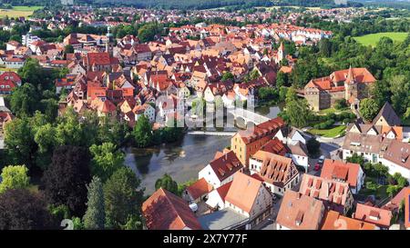 Blick aus der Vogelperspektive auf Lauf an der Pegnitz mit Blick auf die historische Altstadt. Lauf an der Pegnitz, Mittelfranken, Bayern, Deutschland, Europa Stockfoto