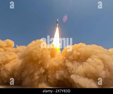 Peking, China. Mai 2024. Eine Kuaizhou-11 Y4-Trägerrakete mit vier Satelliten startet am 21. Mai 2024 vom Jiuquan Satellite Launch Center in Nordwest-China. China startete am Dienstag die Trägerrakete Kuaizhou-11 Y4 vom Jiuquan Satellite Launch Center im Nordwesten Chinas und schickte vier neue Satelliten in den Weltraum. Quelle: Wang Heng/Xinhua/Alamy Live News Stockfoto
