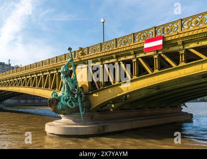 Die Mirabeau-Brücke über die seine in Paris, Frankreich Stockfoto