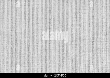 Ridge-Textur-Hintergrund aus weißem Velours-Cordtuch. Großer gerippter, grober gewebter Samtstoff, gestreifter Polsterstoff, Möbeltextilien Stockfoto