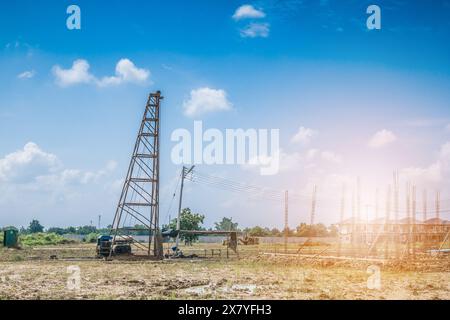 Pfahlfahrer auf der Baustelle des Hauses Stockfoto