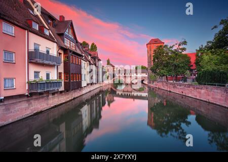 Nürnberg, Deutschland. Stadtbild der Altstadt Nürnberg, Bayern, Deutschland bei Sonnenaufgang im Frühling. Stockfoto