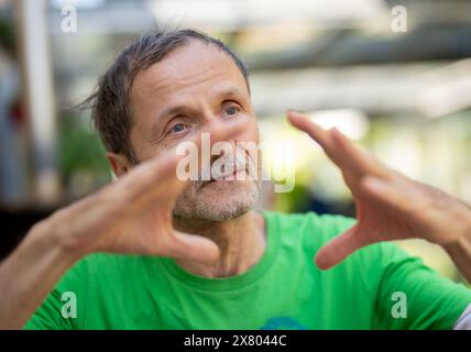 Comickünstler Franz Suess am Mittwoch, 15. Mai 2024, im Interview mit der Presseagentur APA Österreich in Wien. , . Quelle: APA-PictureDesk/Alamy Live News Stockfoto