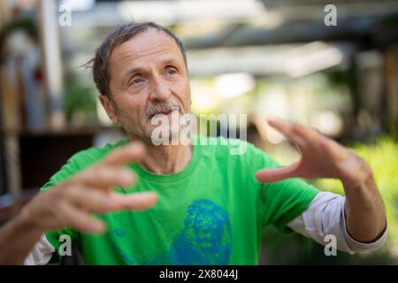Comickünstler Franz Suess am Mittwoch, 15. Mai 2024, im Interview mit der Presseagentur APA Österreich in Wien. , . Quelle: APA-PictureDesk/Alamy Live News Stockfoto