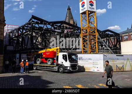 Entladung einer Hubarbeitsbühne auf der Baustelle des MiQua, Jüdisches Museum im Archäologischen Viertel Köln vor dem Hi Stockfoto