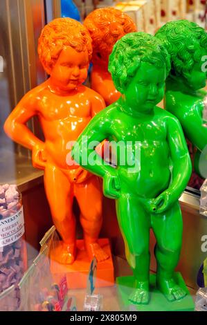 Belgien, Brüssel, Manneken Pis, Figur für den Verkauf in einem Geschäft Stockfoto