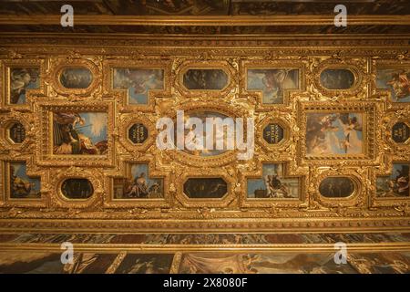 Venedig, Italien - 17. Mai 2024: Architektonische Details im Palazzo Ducale in Venedig. Stockfoto