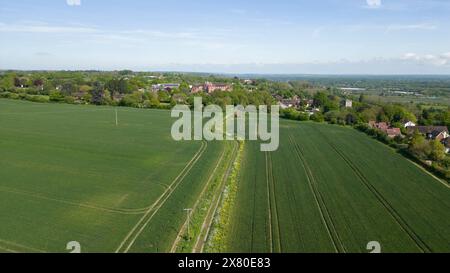 Aus der Vogelperspektive auf das Ackerland in der Nähe des Dorfes Sutton Valence, Maidstone, Kent, Großbritannien. Stockfoto