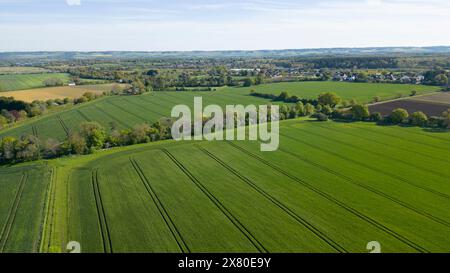 Aus der Vogelperspektive auf Farmland in der Nähe des Dorfes Chart Sutton, Maidstone, Kent, Großbritannien. Stockfoto
