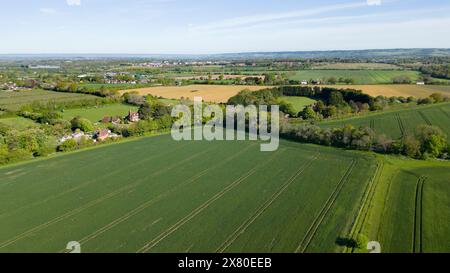 Aus der Vogelperspektive auf Farmland in der Nähe des Dorfes Chart Sutton, Maidstone, Kent, Großbritannien. Stockfoto