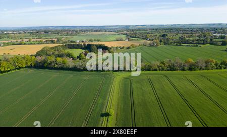 Aus der Vogelperspektive auf Farmland in der Nähe des Dorfes Chart Sutton, Maidstone, Kent, Großbritannien. Stockfoto
