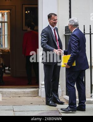 London, Großbritannien. Mai 2024. Jeremy Hunt, Finanzkanzler, wartet vor der Downing Street 11 auf Kristalina Georgieva, die geschäftsführende Direktorin des Internationalen Währungsfonds, und ihre Delegation. Das Verhalten des IWF und eingehende Betrachtung der britischen Wirtschaft in diesem Monat wird erwartet, dass Beamte den jährlichen Gesundheitscheck durchführen und auch genau prüfen, ob Steuer- oder Ausgabenkürzungen nach den Parlamentswahlen in diesem Jahr empfohlen werden. Quelle: Imageplotter/Alamy Live News Stockfoto