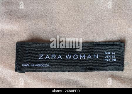 Zara-Woman-Label in Damenbekleidung hergestellt in Marokko Stockfoto