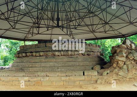 Deopahar, die Hügel der Götter, Tempelbasis, archäologische Stätte, 10.-11. Jahrhundert, Steinskulptur, Numaligarh, Golaghat District, Assam, Indien, Stockfoto